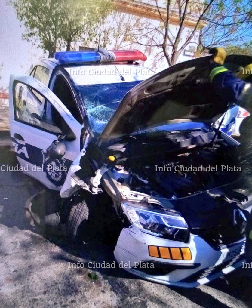 Policia se desvanece al volante y sufre un accidente en Montevideo