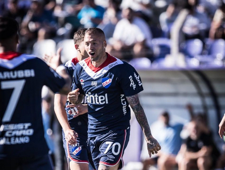 Con Comodidad: Nacional Goleó a Fenix y es Líder del Torneo Clausura