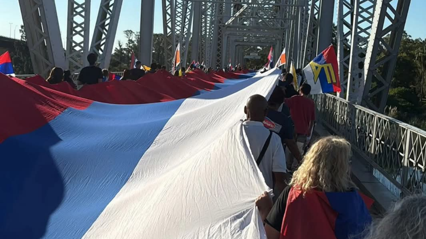 El Frente Amplio Realizó su Acto de Cierre de Campaña con un Banderazo